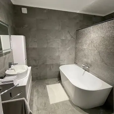 Luxury With Jakuzzi Near Neusiedler Villa Fertoszentmiklos