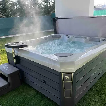 Luxury With Jakuzzi Near Neusiedler Villa