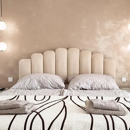 Luxhome By Neusiedl With Jakuzzi فيلة