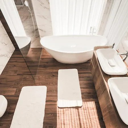 Luxhome By Neusiedl With Jakuzzi فيلة